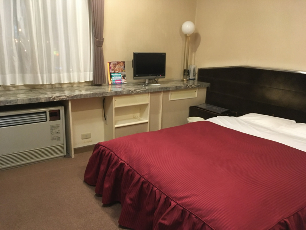 ダブルルームをひとりで贅沢に使いました