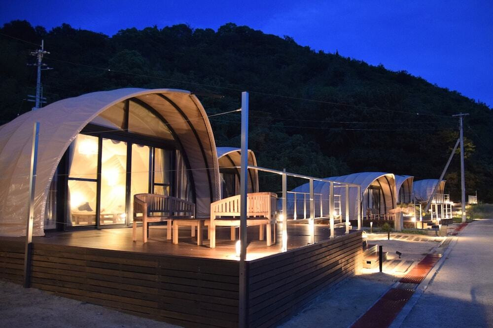 海辺のグランピングで、彼とラグジュアリーな時間を過ごしましょ。3518988