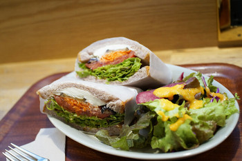 「みのりカフェ 仙台店」料理 1171997 野菜のマリネと蔵王クリームチーズのサンド