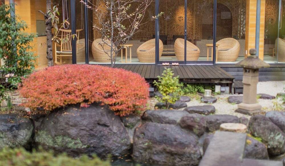 ロビーからの眺め / 2