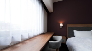 ダブルルーム クイーンベッド 1 台 喫煙可