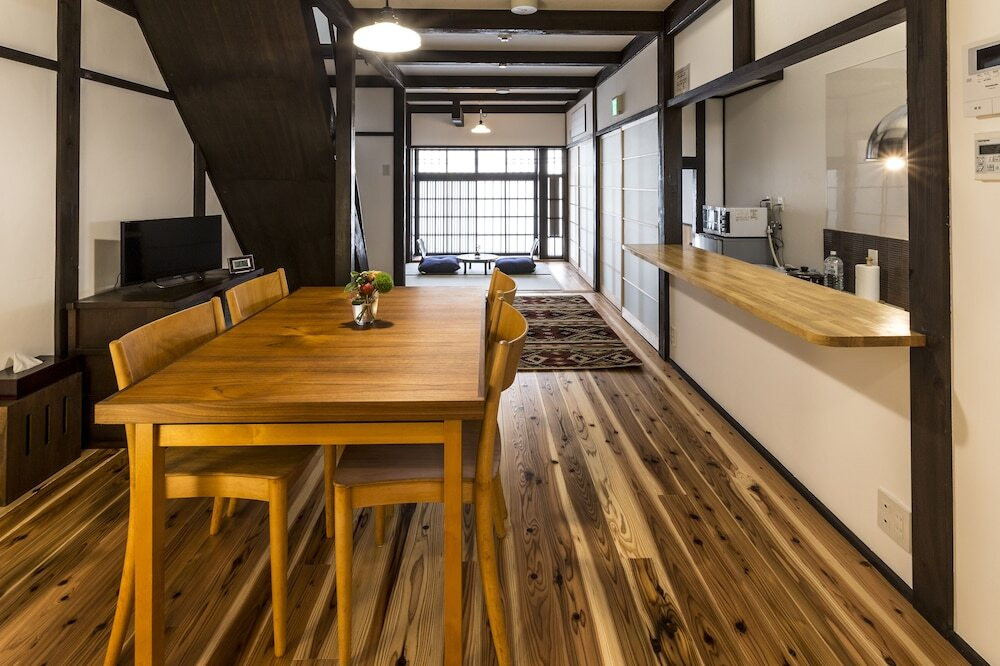 客室内のダイニングエリア