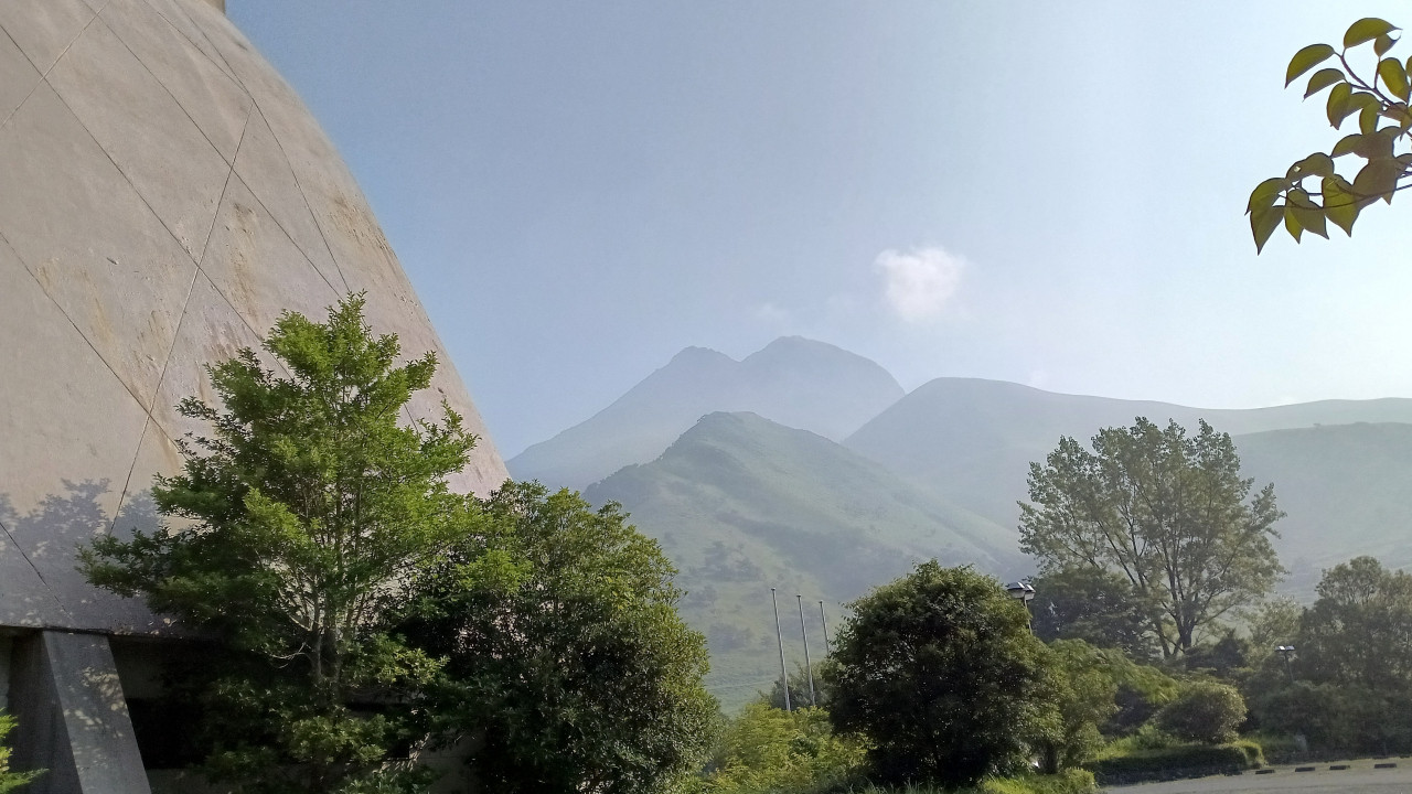 由布の山々を一望に眺められるここは、朝霧のメッカ！