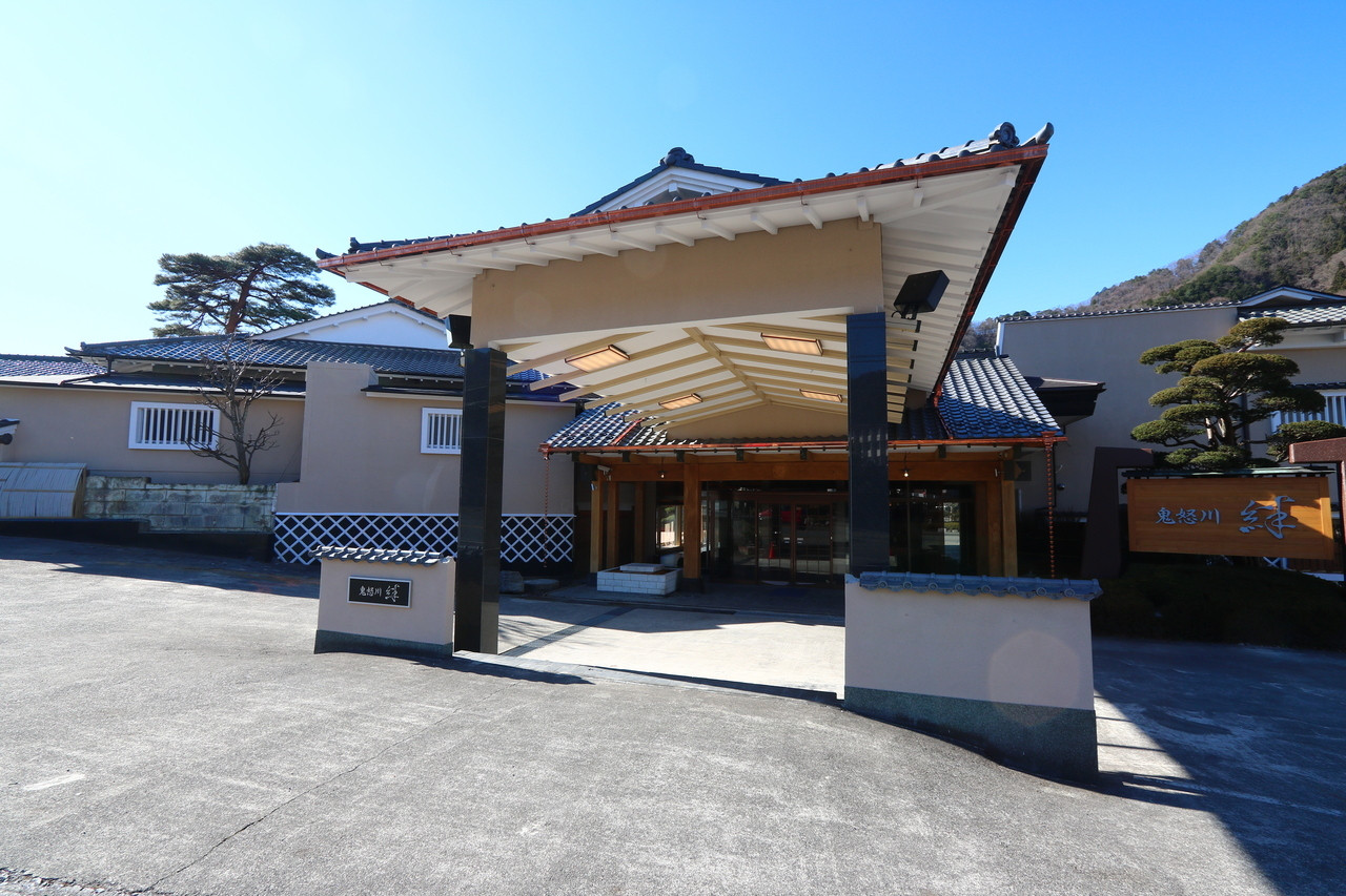 食事も寝るのも愛犬と一緒3933716