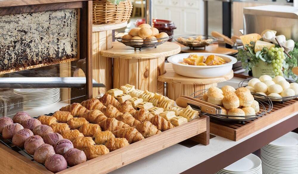 焼き立てパンコーナー / 2