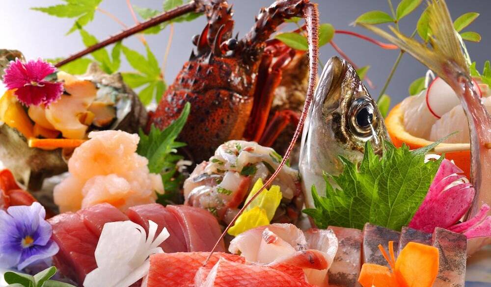 地の食材がたっぷり
豪華会席に満たされる / 2