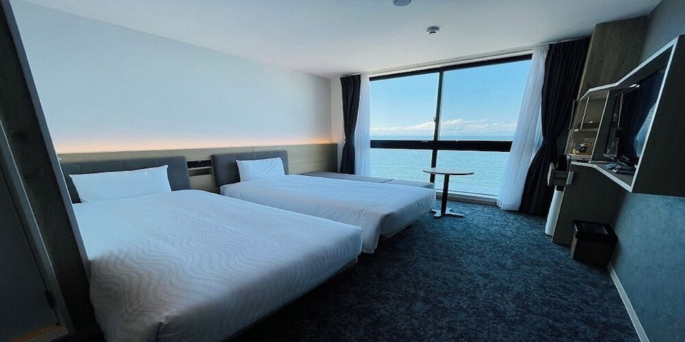 未来的な体験と海を望む温泉でリフレッシュ3982167