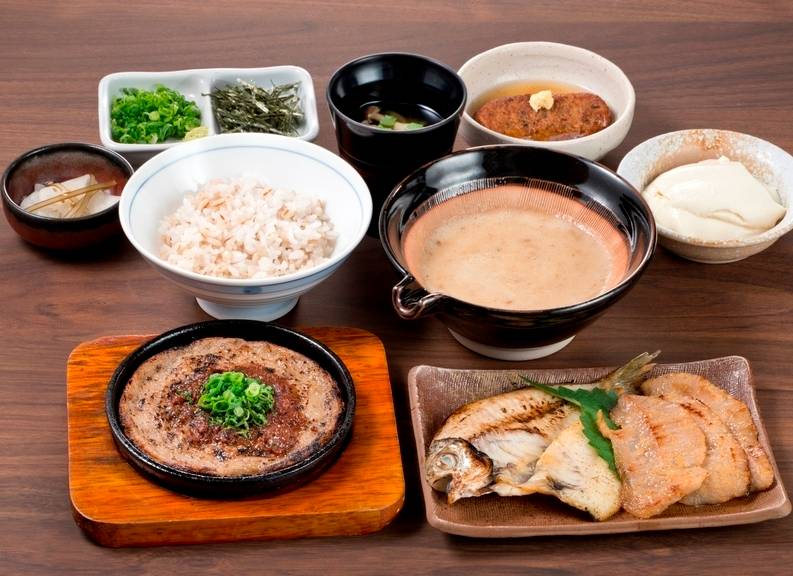 箱根の人気店「山薬」で
自然薯料理ランチ / 1