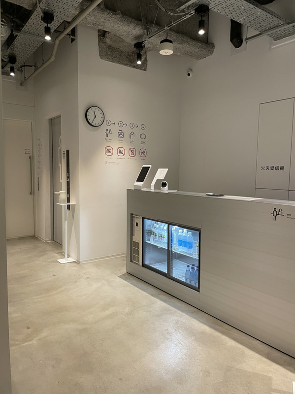 コンシェルジュ。お水ならここで調達できます。