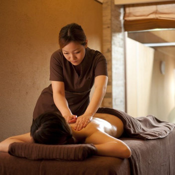 川の畔にあるスモールラグジュアリーホテル3507189