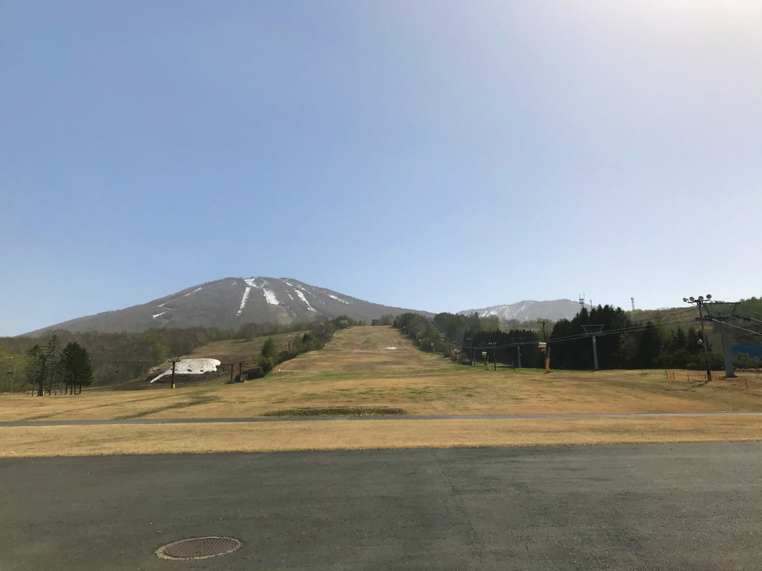 本館は安比スキー場の真ん前に建つ