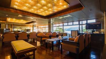 ロビーラウンジ / 3