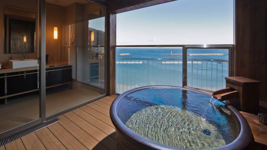 ロイヤルスイート　露天風呂 / 1