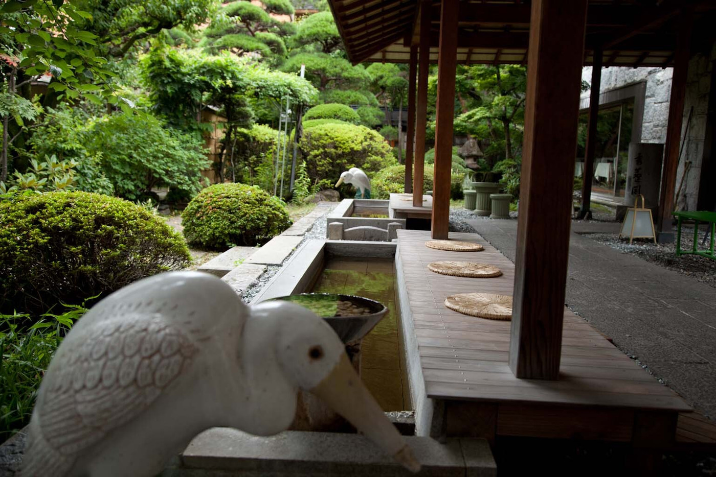 「ホテル鷺乃湯」 内観 17376914 鷺がいる足湯