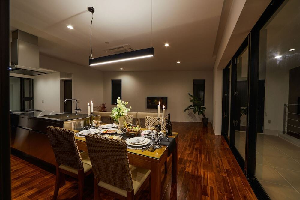 客室内のダイニングエリア