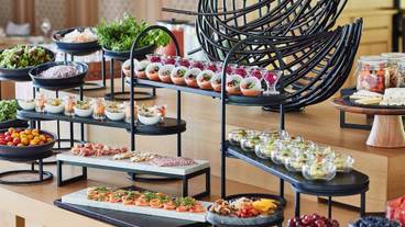 朝食ビュッフェ台 / 8