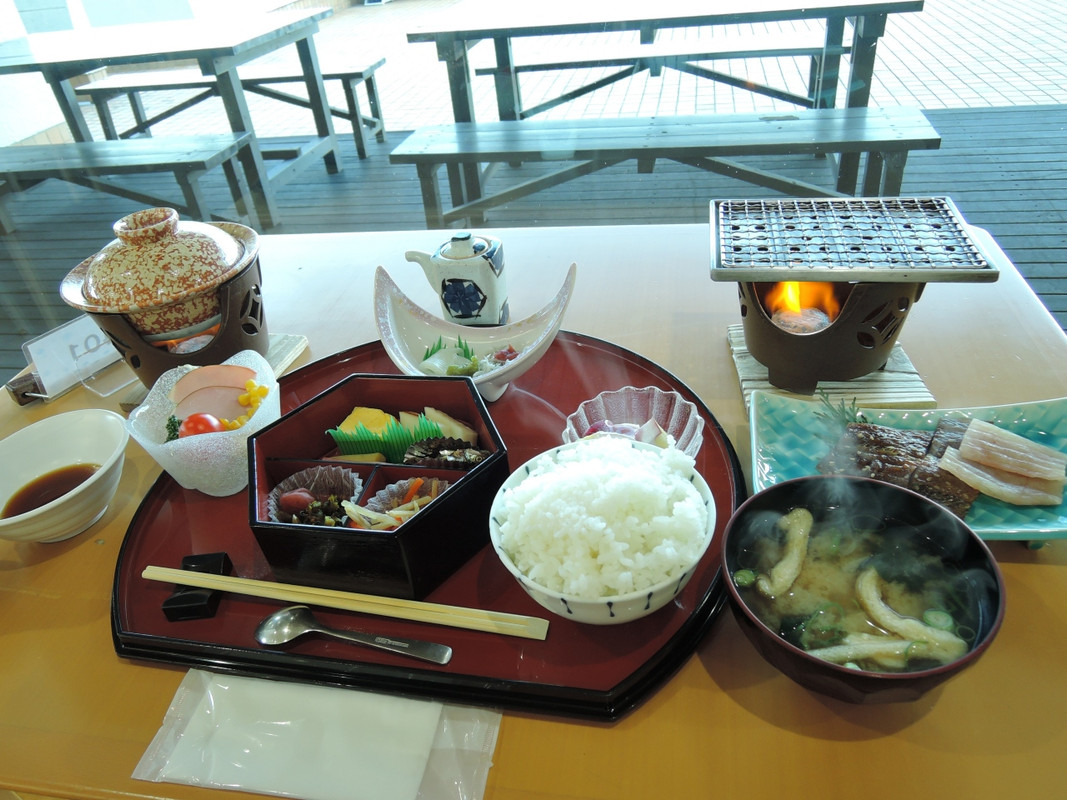 セットメニューの朝食