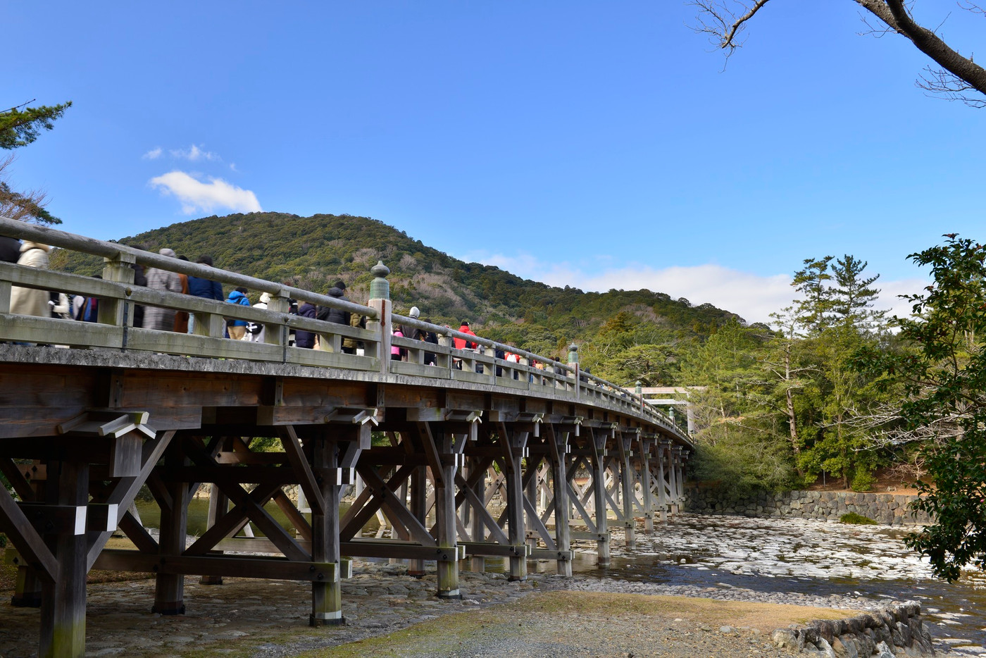 【三重県】伊勢神宮内宮の初詣風景(宇治橋)