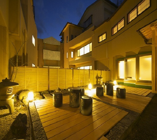 和モダン和洋室の中庭(1室限定)