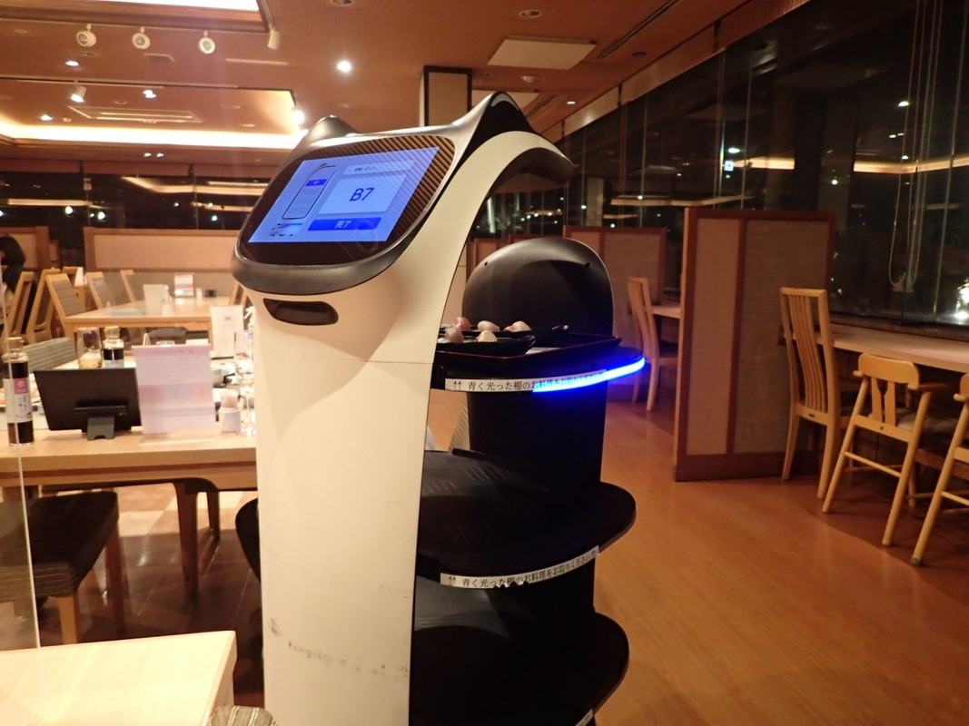 猫の配膳ロボット