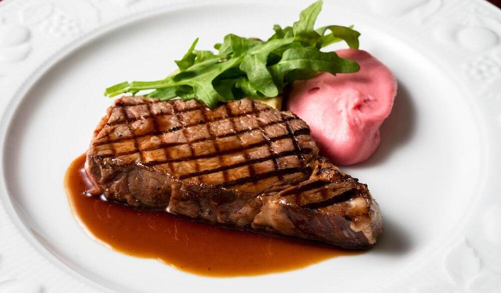 「ミラノグリル」で
お肉料理に舌鼓 / 1