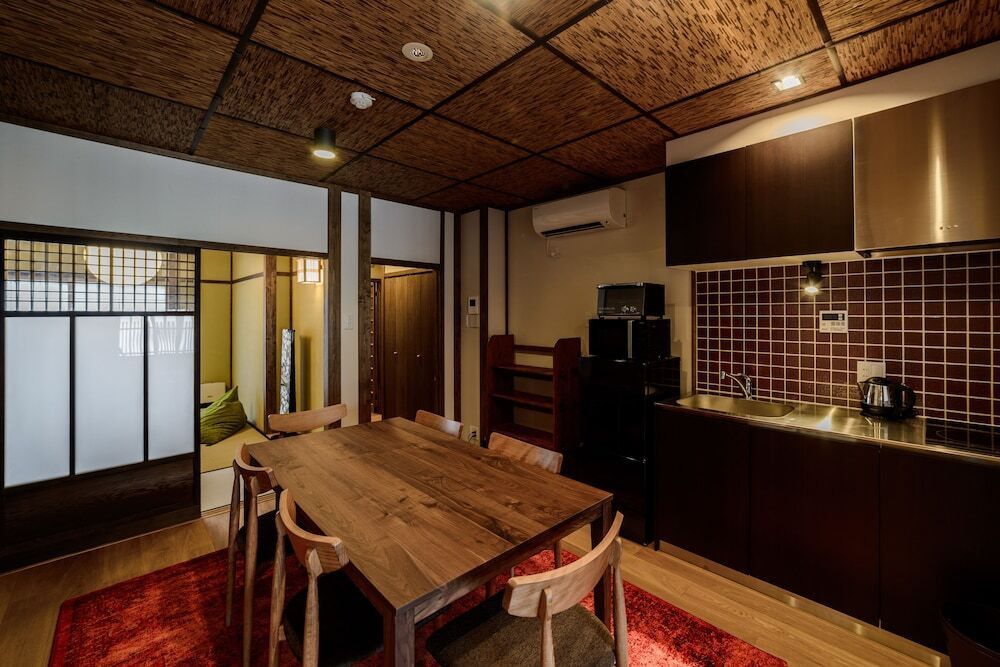 客室内のダイニングエリア