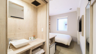 ダブルルームルーム広め(シャワーブース※浴槽ナシ) 禁煙 (客室清掃なし)