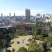 部屋からは大隈庭園、大隈講堂が見えます