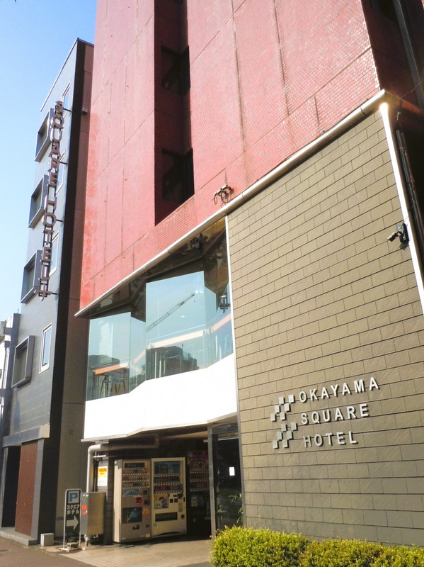 チェックイン・アウトのスクエアホテル