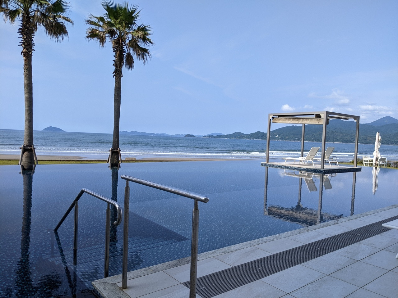 東館には天然温泉プール付き！3392860