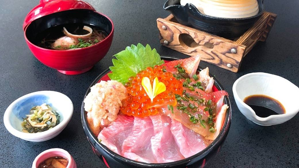「徳造丸」で
豪快ランチ / 1