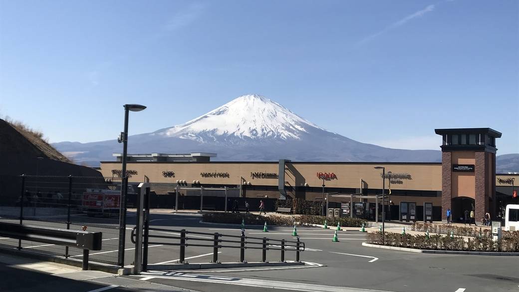 アウトレットに到着
計画的に散策スタート！ / 1