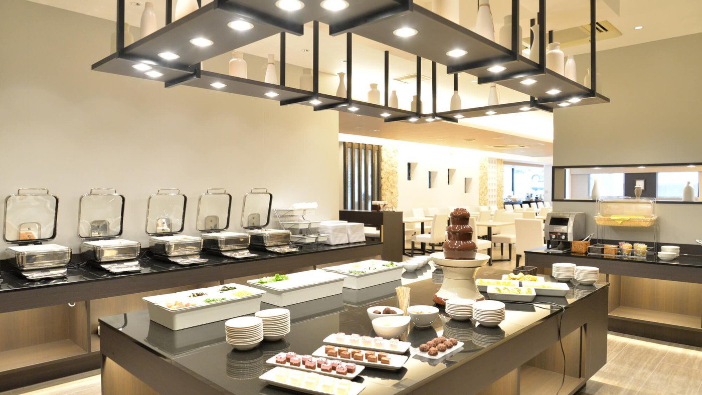 窓から見える沖縄ならではの風景に旅行気分が上がる4379017