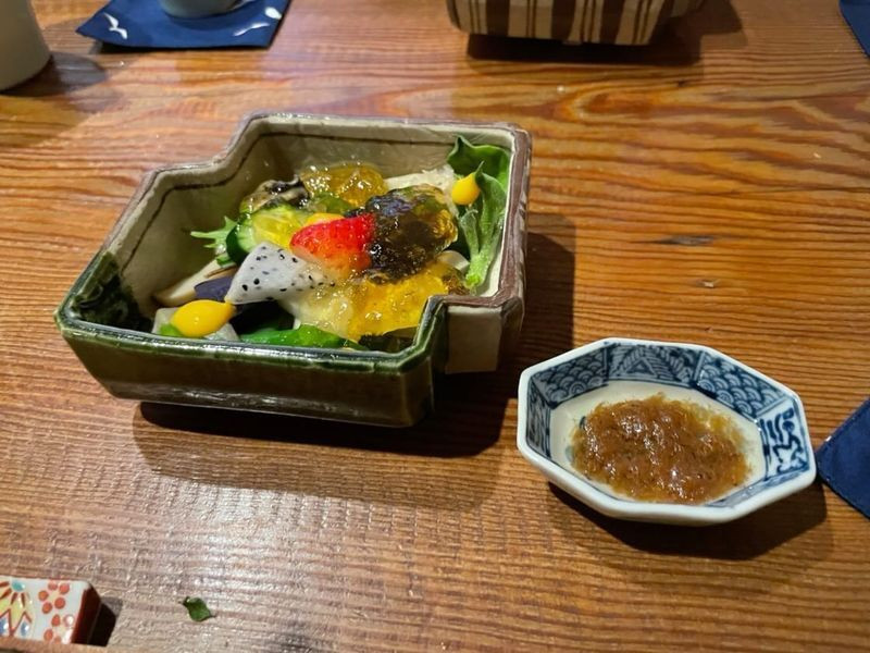 手間暇を惜しまずに丁寧に仕上げた、京料理をベースとした現代和食を楽しめる。心安らぐ和空間も素敵。昼はコース、夜はアラカルトまたはコースを提供。 / 2