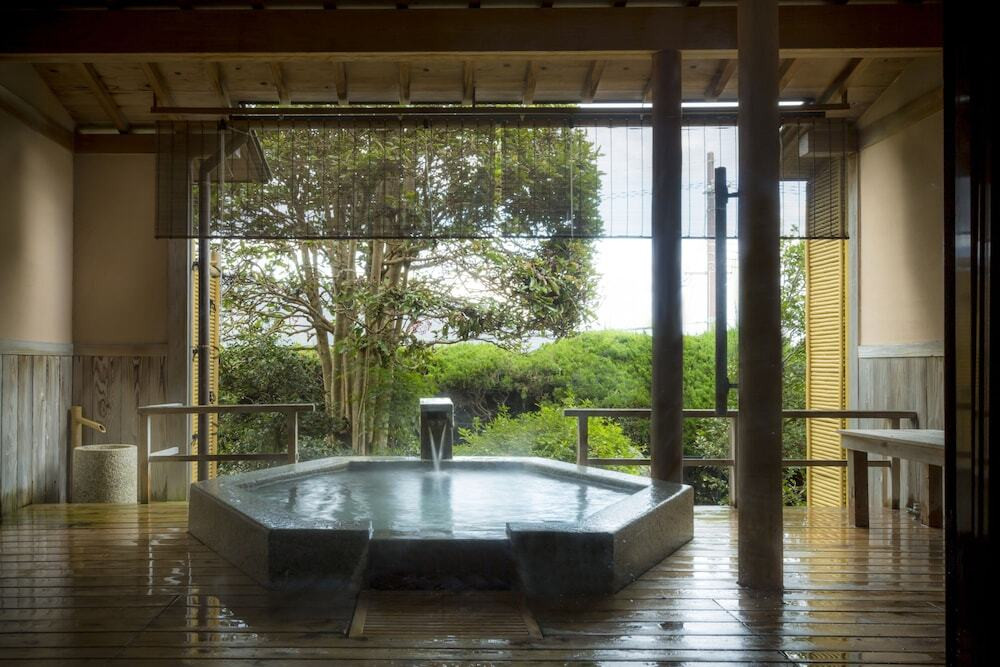 おしゃれなブックカフェや露天風呂付き客室が魅力♪3925577