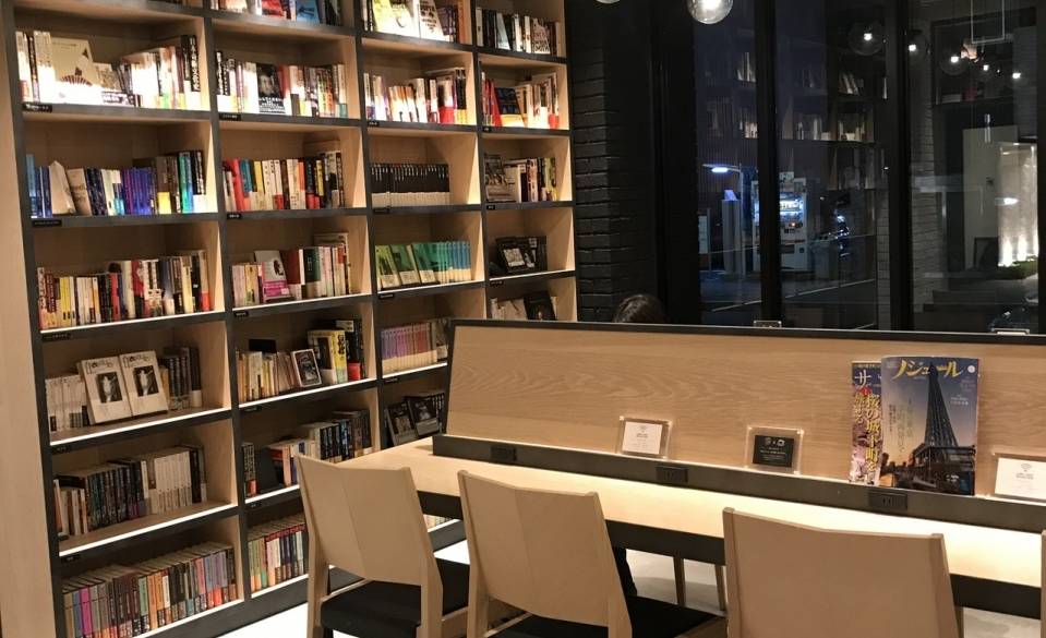 約3,000冊の本が
あなたを待ってます / 2