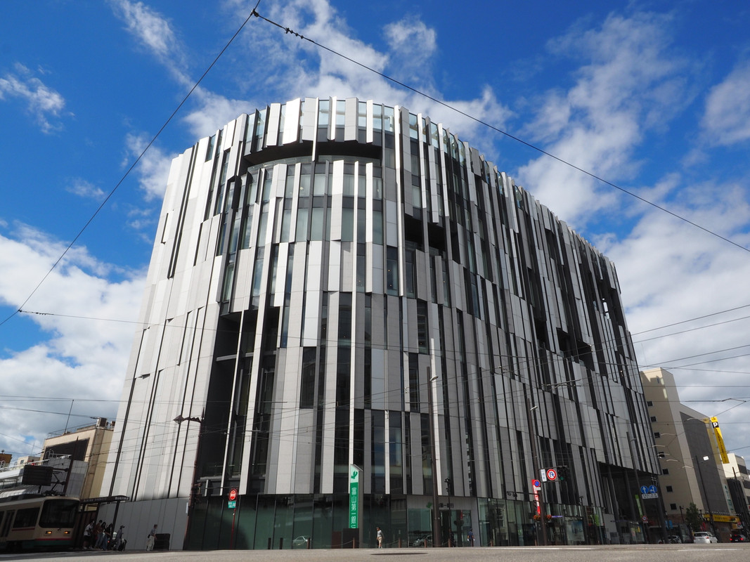 富山市ガラス美術館 外観