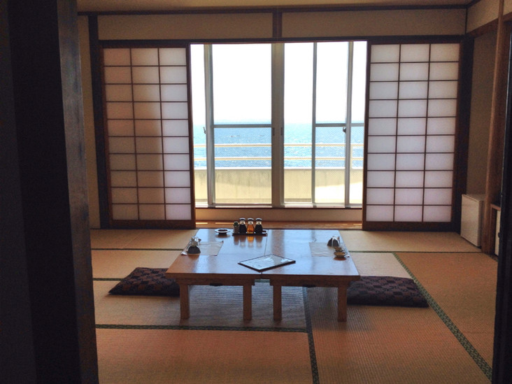 「まるは食堂旅館 南知多豊浜本店」 内観 30651067 オーシャンビューのお部屋は2000円でゆっくり食べることができます。