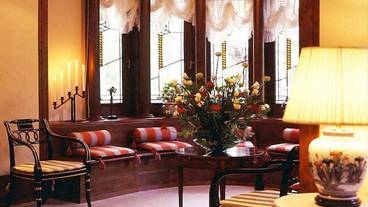 光が差し込むステンドグラス / 2