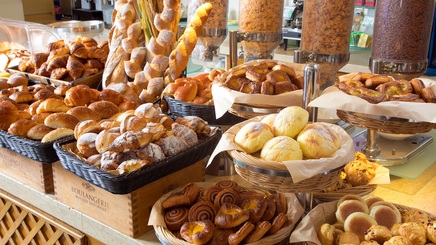 朝食ブッフェ　パン