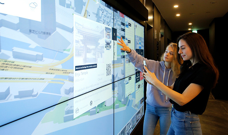 ユニークな世界観の最新カルチャーに浸れる3400256