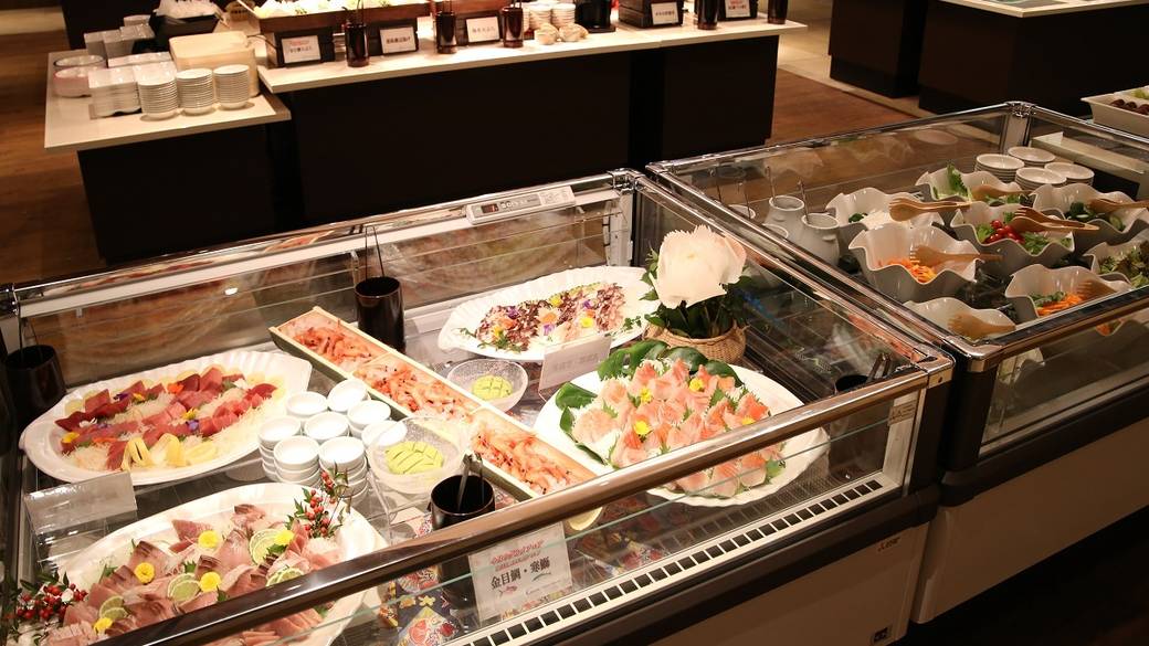 西伊豆の魚介を堪能
約70種類のバイキング / 2