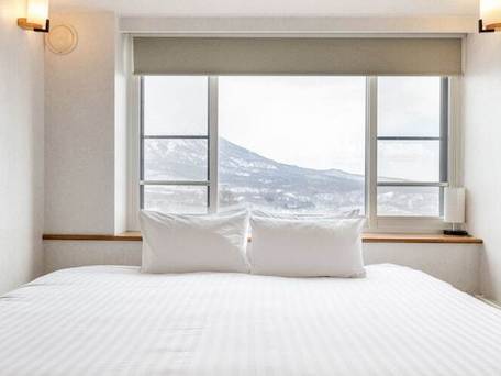 Mountainside Palace / 5