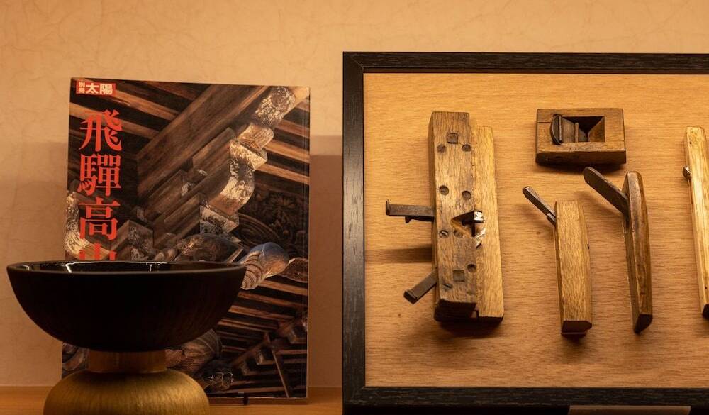 大きな暖炉がある
ロビーでくつろぐ / 2