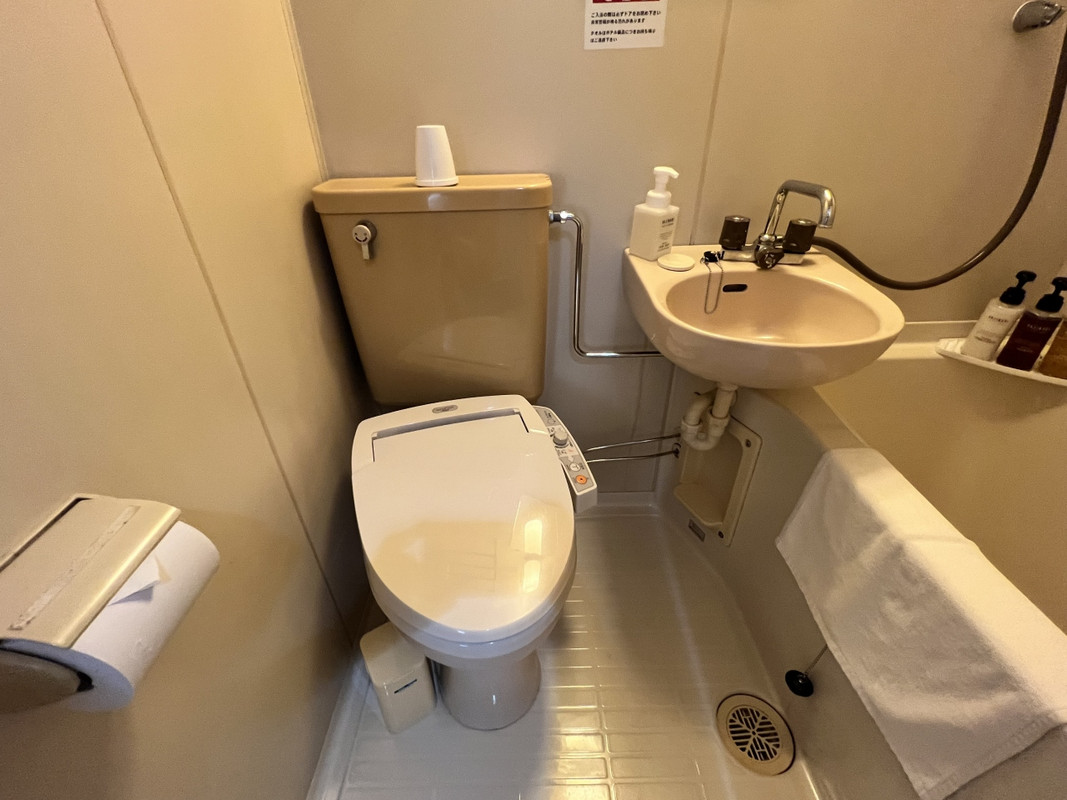 バスルームはそこまで狭くない