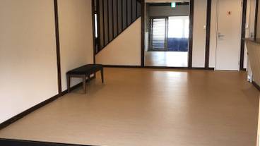 施設の入り口 / 2