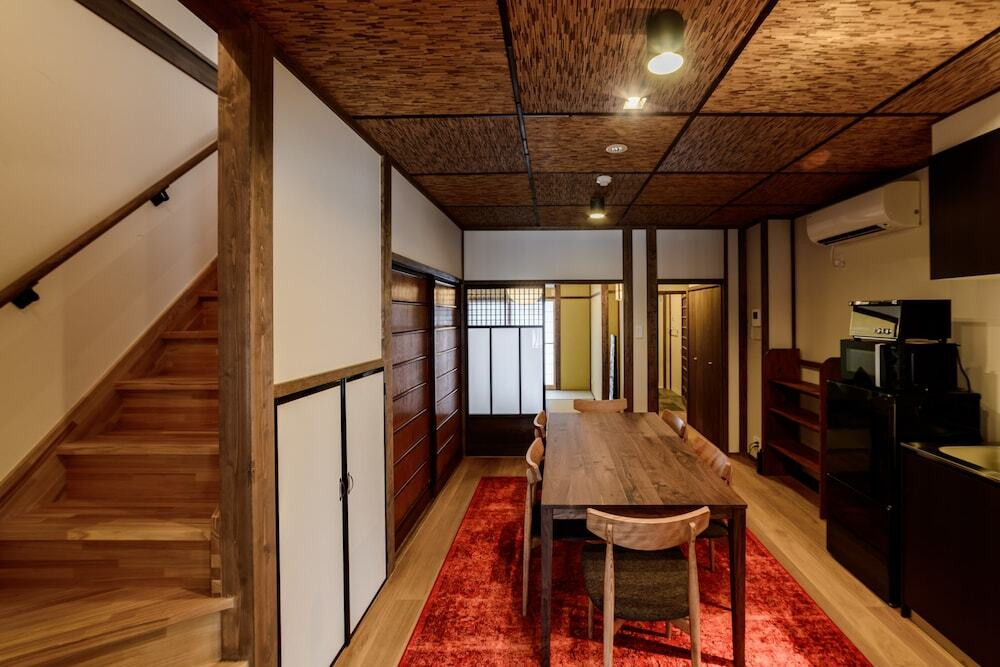 客室内のダイニングエリア