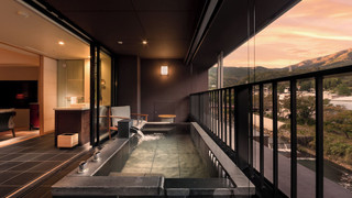 スイート シングルベッド 2 台 リバービュー (Private Hot Spring)