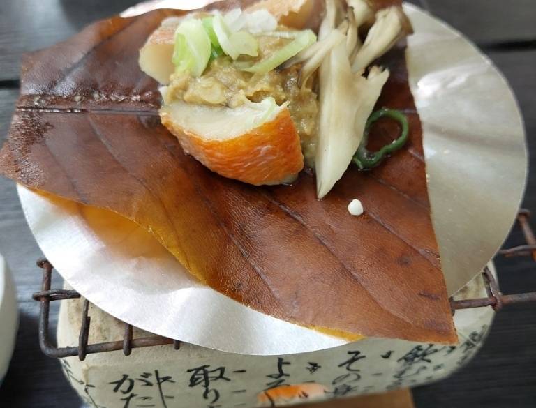 飛騨の郷土グルメ 朴葉味噌焼き / 2