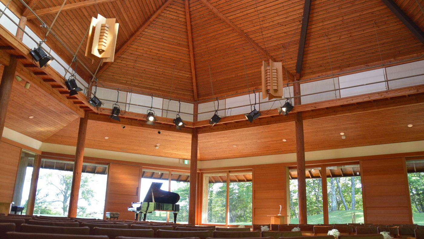 木のホールに響く音が心地よい「八ヶ岳高原音楽堂」3946231